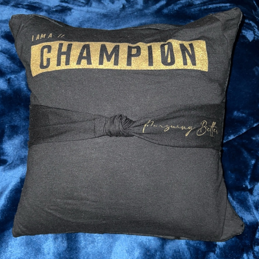 *RARE* Pruvit I’m a champion pillow